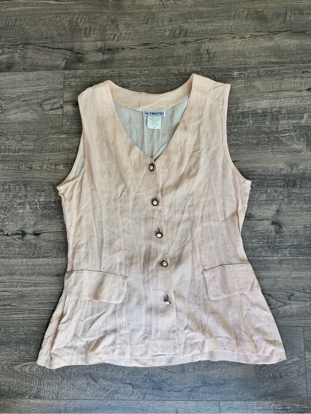 Sleeveless Button-Front Shirt Vest in Light Blush